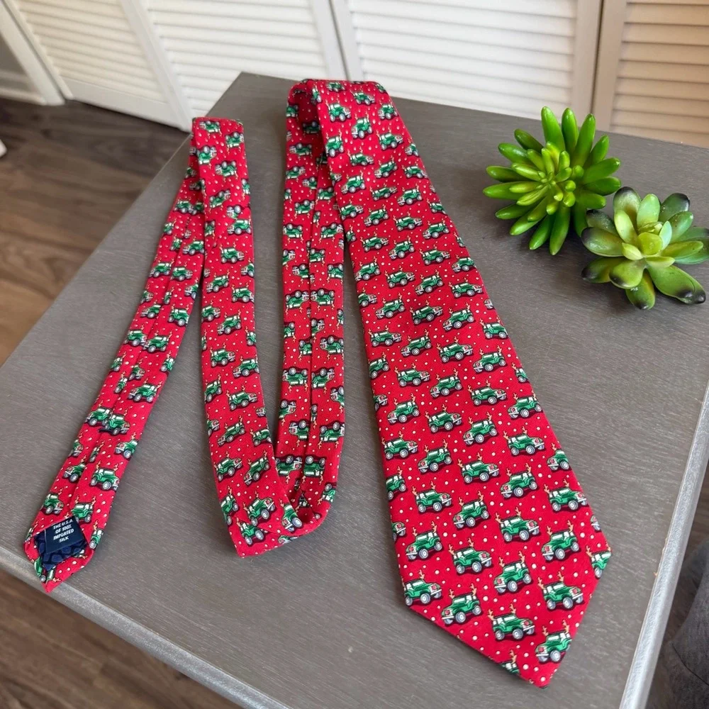 Vineyard Vines Christmas Holiday Patterned Red Silk Neck Tie